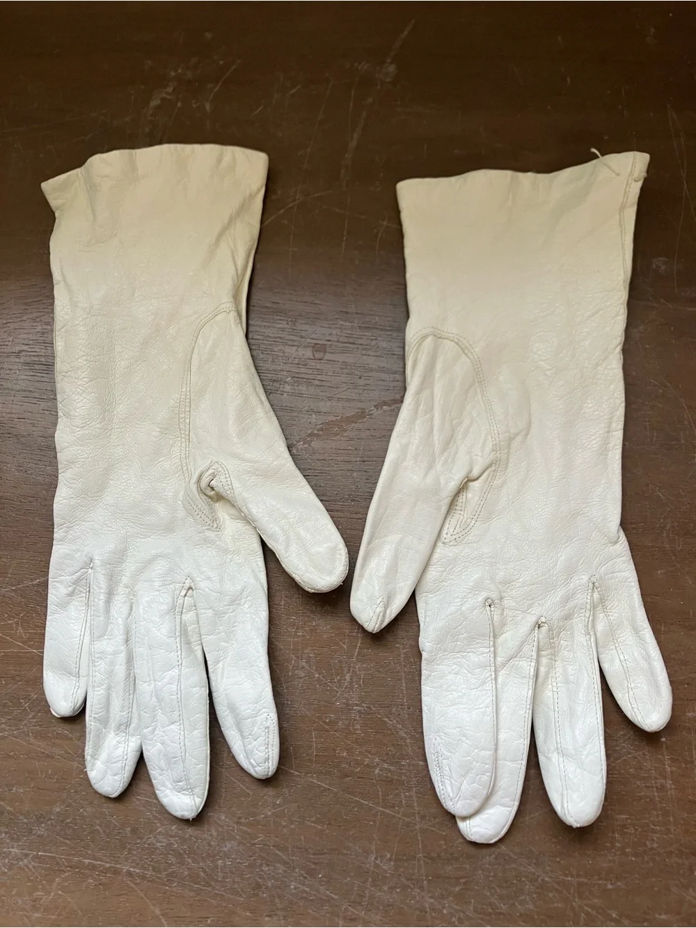 Vintage Women's Cream Leather Gloves 7.5 Table Cut